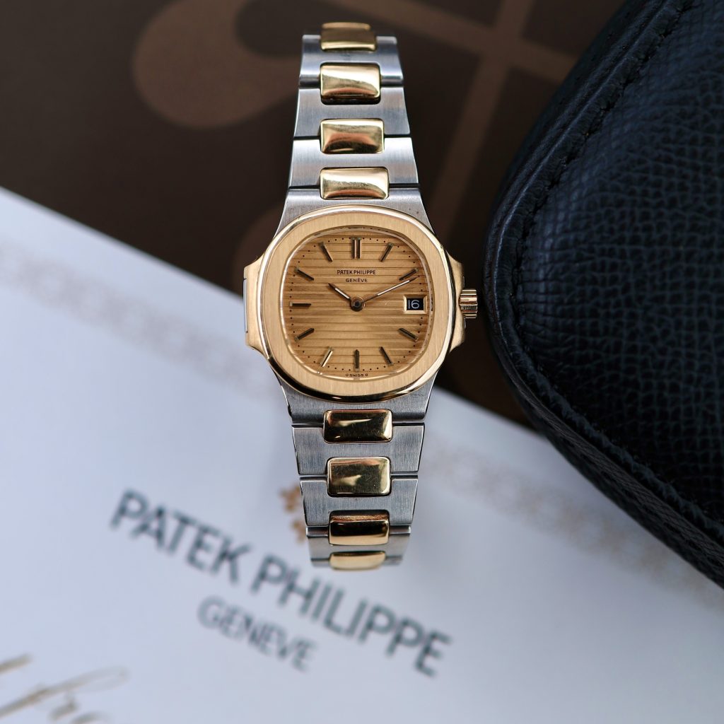 Patek Philippe Nautilus Lady ref. 4700 (incl. uittreksel)